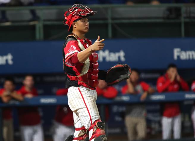 味全龍捕手蔣少宏。（鄭任南攝）