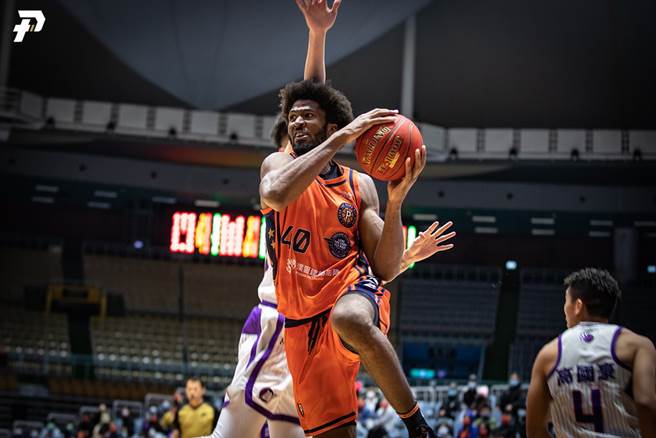 沒想到不僅里德因傷無法打季後挑戰賽，就連傑克(中)也不能打。(PLG提供)