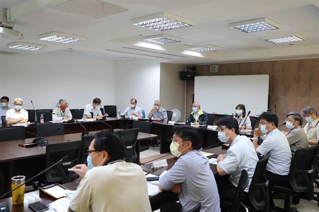 台南市政府今日邀集南科管理局及相关单位召开南科工业区供电稳定研商会议。（台南市政府提供／曹婷婷台南传真）