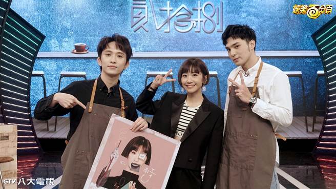 黄路梓茵日前到《娱乐百分百》宣传演唱会接受邱锋泽、黄伟晋访问。（八大提供）