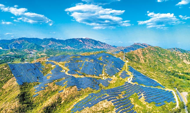 中国人民银行（大陆央行）行长易纲20日出席博鳌亚洲论坛2021年年会「金融支持碳中和」圆桌会议时表示，人民银行联合相关部门不断完善绿色金融顶层设计，透露未来将创设碳减排支持工具，激励金融机构为碳减排提供资金支持。此为绿能示意图。（新华社）