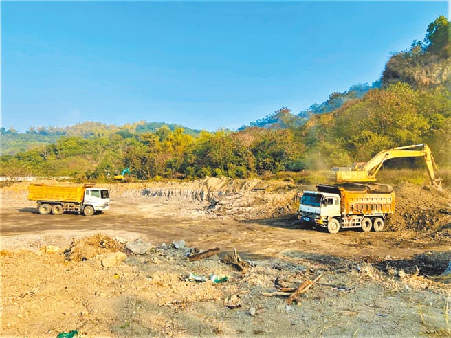 台中市環保局針對霧峰4期掩埋場，進行活化開挖施工。（台中市府提供／盧金足台中傳真）