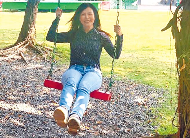 屏东县议员周碧云涉嫌诈领助理费，遭检察官谕令20万元交保。（取自周碧云脸书）