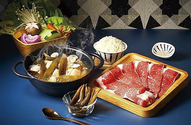 王品集团抢300亿元火锅商机，低调再创火锅品牌「尬锅」，图为该店的「金熬剥皮辣椒锅」。（图／取自王品集团官网）