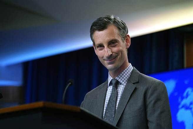 被問及美台是否就空軍AGM-158遠距攻陸飛彈軍售接洽中，以及美方是否有意出售，美國國務院發言人普萊斯（Ned Price）今天在媒體簡報會上低調不願多談。(圖／美聯社)