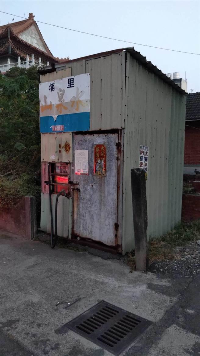 不法黑心加水站业者，以溪湖镇的地下水冒充埔里山泉水，29个加水站遍布鹿港、福兴和南彰化各乡镇，加水站外观十分简陋且多设置于偏远郊区。（彰化地检署提供／谢琼云彰化传真）