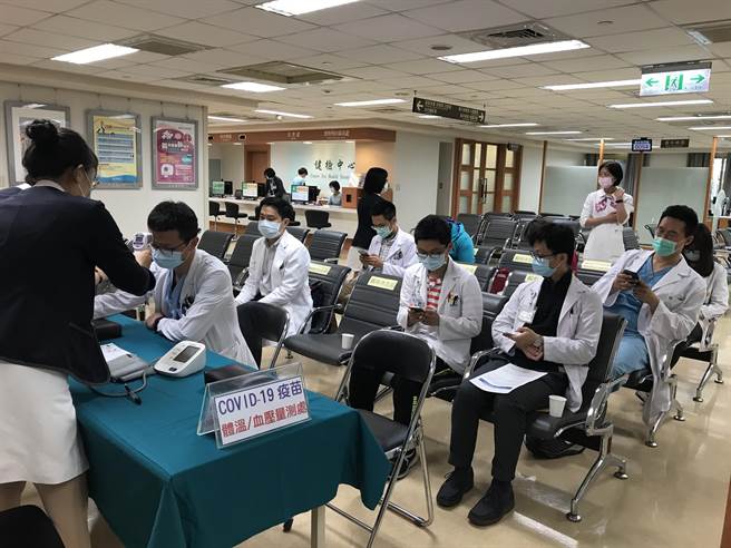 彰化县全面开放卫生所COVID-19公费疫苗接种，12家医院外再加27所卫生所。（彰化县卫生局提供／吴敏菁彰化传真）