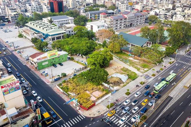 嘉义市垂杨路及吴凤北路口的「肉地」，通过都更变商业区。（嘉义市政府提供）