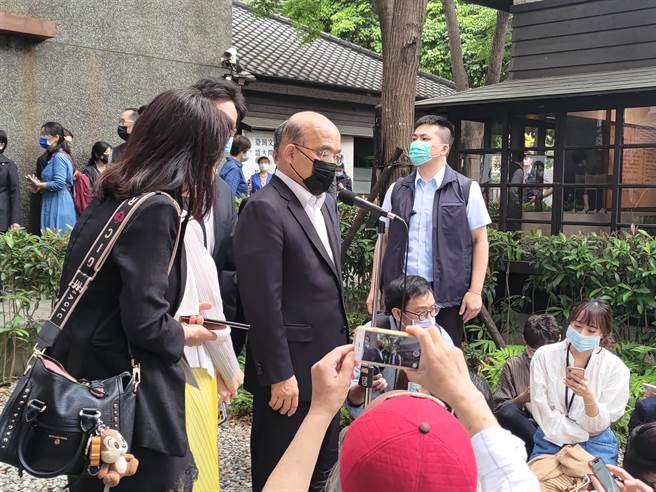 太鲁阁号事故让外界看见台铁改革必要性。行政院长苏贞昌表示，一切改革加紧脚步在进行。（王宝儿摄）