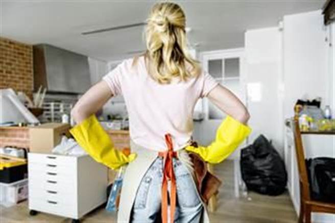 男网友发文点名公司打扫阿姨是「公司顾人怨第1名」，掀网友两极化热议。(示意图／中时资料照）