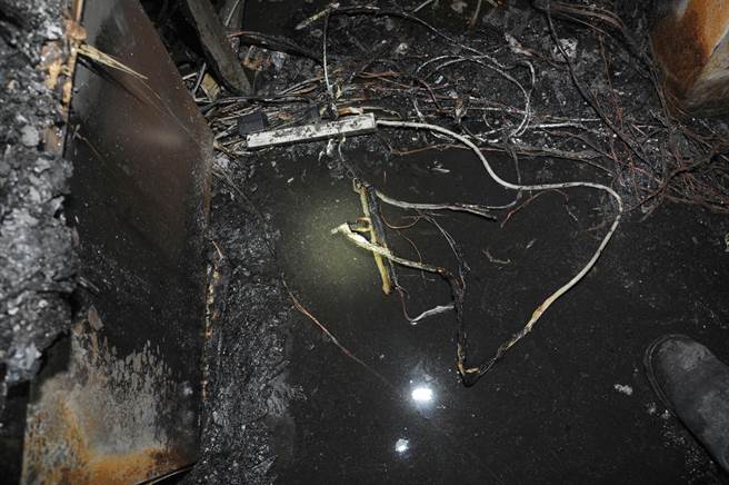 电器火灾以延长线最多，消防局提醒应定时检查。（翻摄照片／林郁平台北传真）