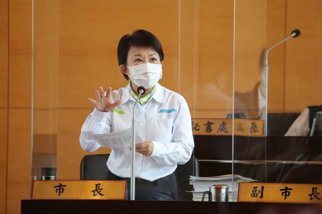 台中市长卢秀燕强调，力拚任内完工或兴建中的好宅目标为5000户，且不是规划，而是实际执行，今年度兴办户数将可达5108户，提早达成4年5000户目标。（卢金足摄）