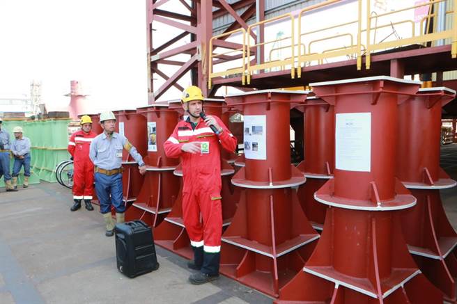 台船公司及台船环海公司配合DEME Offshore全球安全日课题宣导，展现重视工安的决心与文化。（台船提供）