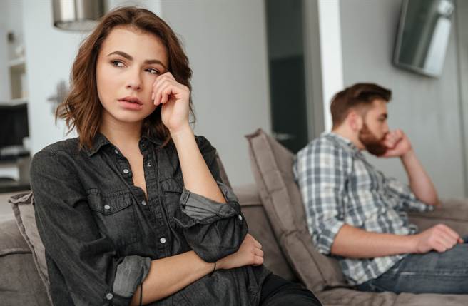 獅子、水瓶、天蠍及金牛座的人即將迎來今年最後一次的水逆期，建議要用心處理生活中的大小事，尤其要學會放下不愉快的過往。（圖／Shutterstock）