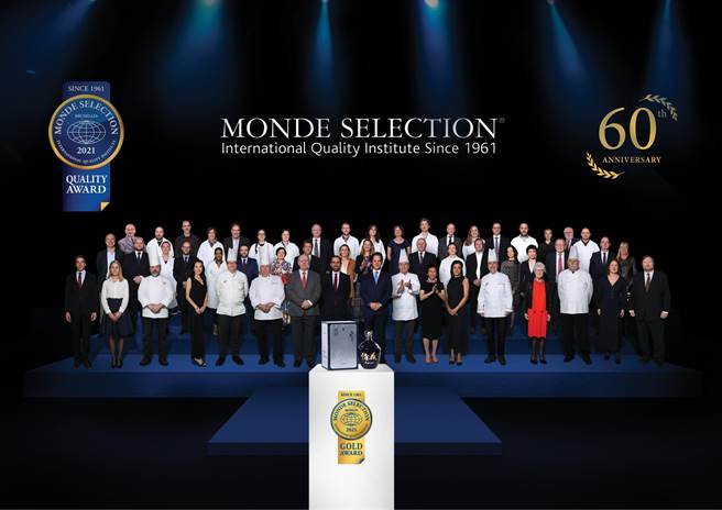 马祖酒厂参加2021年比利时布鲁塞尔世界食品品质评鑑大赏，元尊高粱酒勇夺特金奖、情义马祖高粱酒荣获金奖，双双摘金，品质再获世界级肯定。（马祖酒厂提供／叶书宏连江报导）