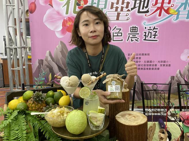 选用左镇在地栽种的芭乐所推出的芭乐气泡调饮、芭乐冰淇淋与芭乐果酱等产品。(曹婷婷摄)