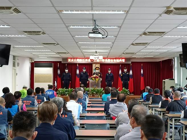 淡水警分局新所長、分隊長上任　分局長聚焦改善治安和交通（淡水警分局提供／戴上容新北傳真）