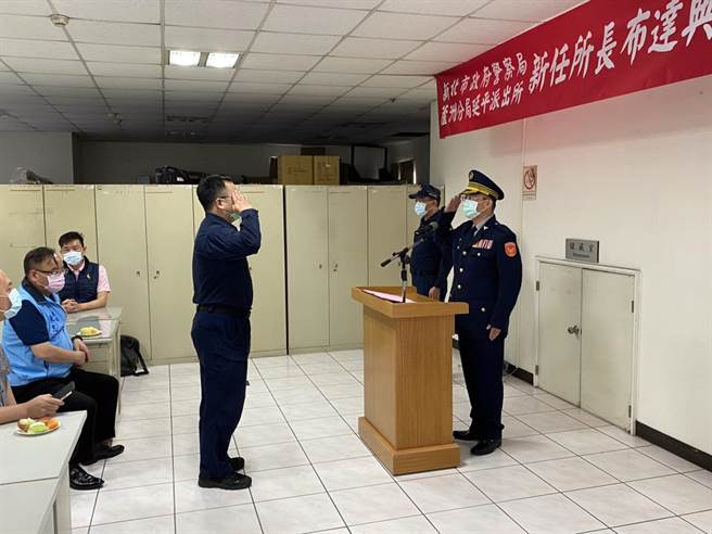 芦洲2位新派出所长上任　分局长期许「人民最大、基层优先」（芦洲警分局提供／戴上容新北传真）