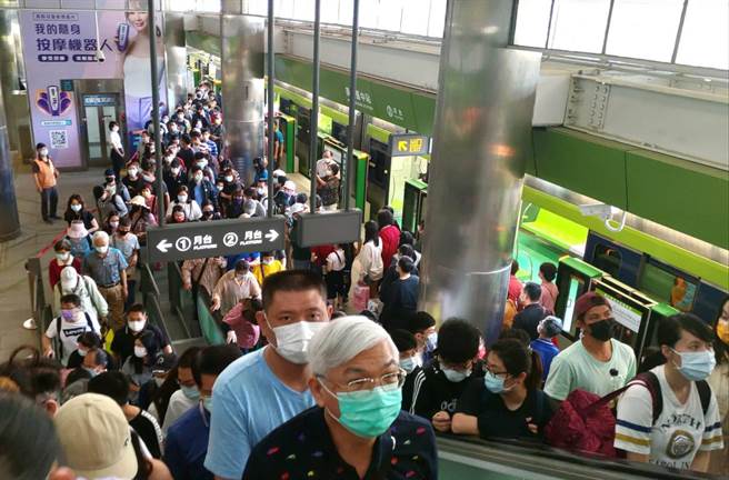 台中捷运绿线上月25日展开试营运，截至22日收班，累计运量已达204万人次。（中捷公司提供／林欣仪台中传真）