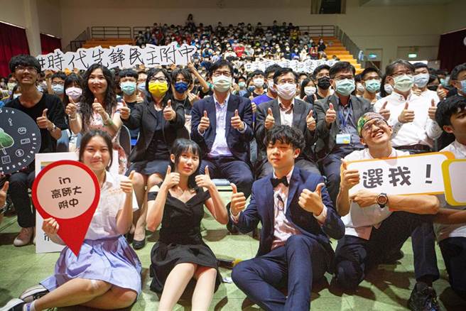 陈其迈鼓励新任学生会长应催生「校园民主机制」，确保学生的自治范围与校方管理义务不衝突。（袁庭尧摄）
