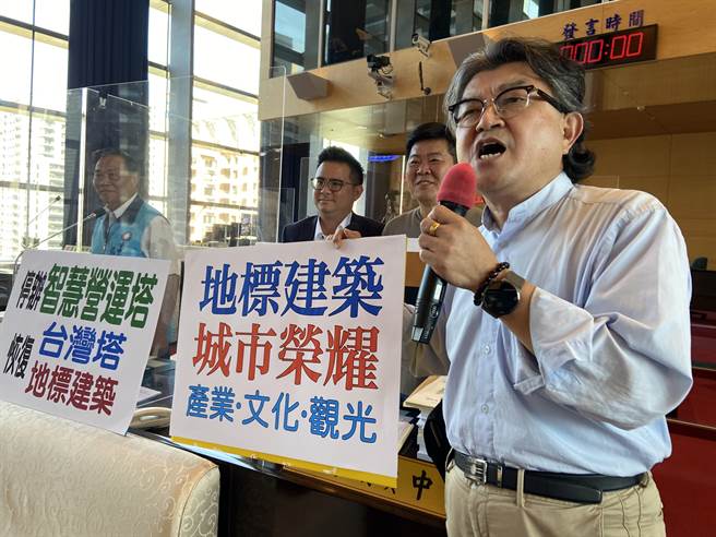 台中市议员李中23日吁市府将台湾智慧营运塔盖成办公大楼，不如恢復台湾塔地标建筑。（卢金足摄）