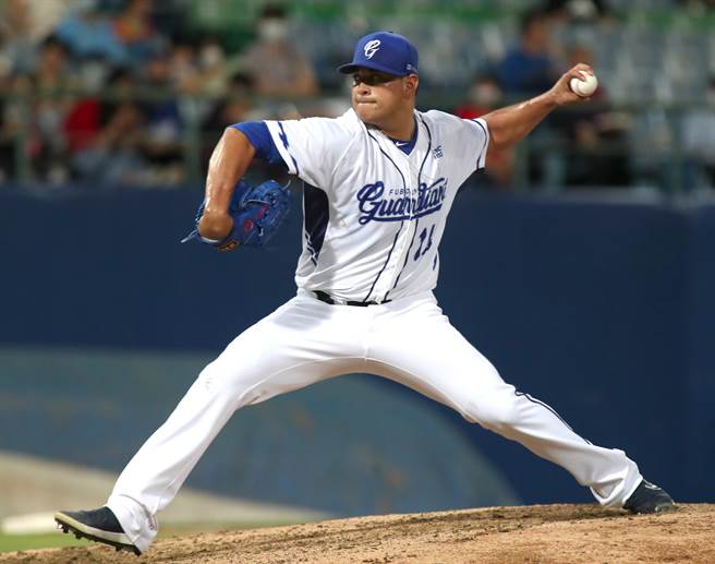 富邦悍将投手邦威7局热投125球标出13次三振、无失分。（郑任南摄）