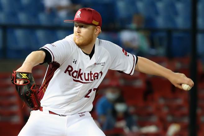 乐天桃猿霸林爵夺转队后首胜。（资料照／陈麒全摄）