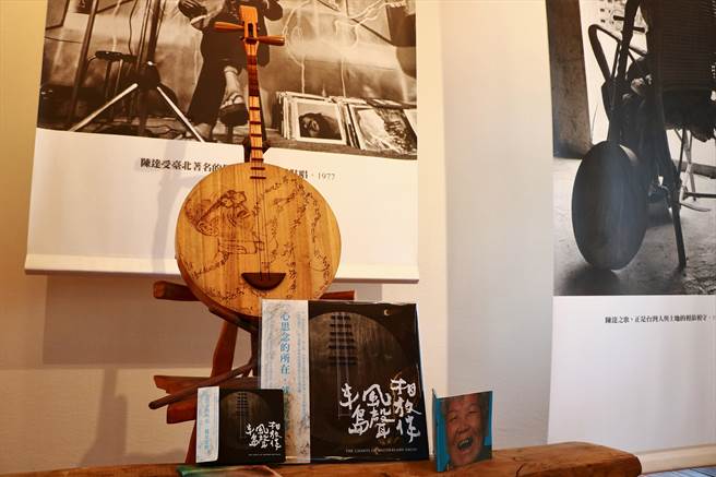 由屏縣府發行的《半島風聲 相放伴》原聲帶，獲得「 荷蘭 Indigo Awards 2021 」平面包裝設計金獎及社會變革設計類整合設計銀獎。（謝佳潾攝）