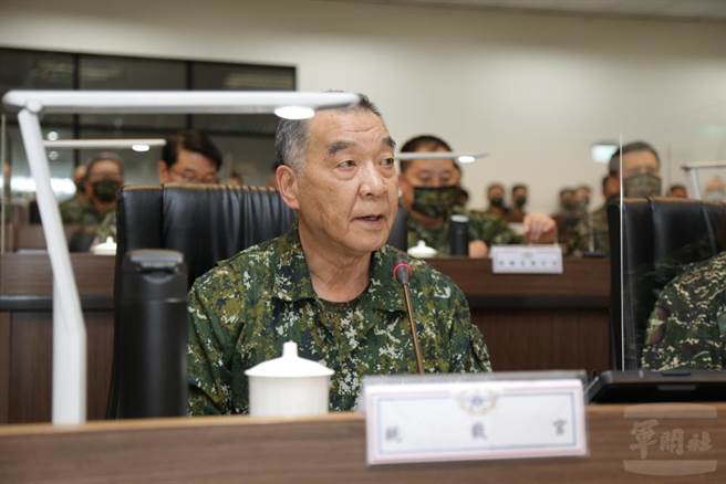 國防部長邱國正23日主持「漢光37號」演習複合式兵棋推演精神講話。（取自軍聞社）