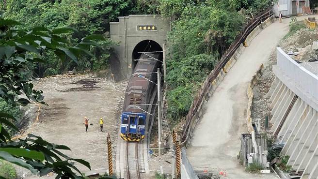 408次太鲁阁号出轨路段清水隧道已于19日恢復通车。（民眾提供／罗亦晽花莲传真）
