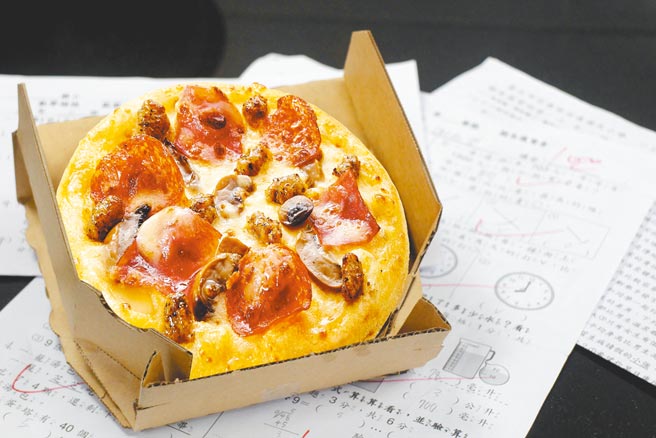 达美乐推出「达满分送披萨」，赠送国小学童。（达美乐提供）