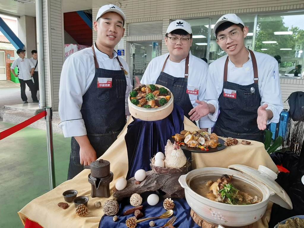 中華民國養雞協會為了讓國人主動認識各種土雞的雞肉特性，將土雞廣泛運用在餐飲料理中，在行政院農業委員會的指導下，辦理「110年度土雞料理廚藝競賽」。（主辦單位提供）