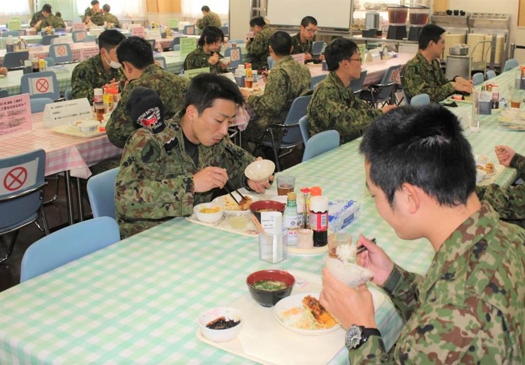 狂吃51頓霸王餐日自衛官下場慘了 軍事 中時新聞網