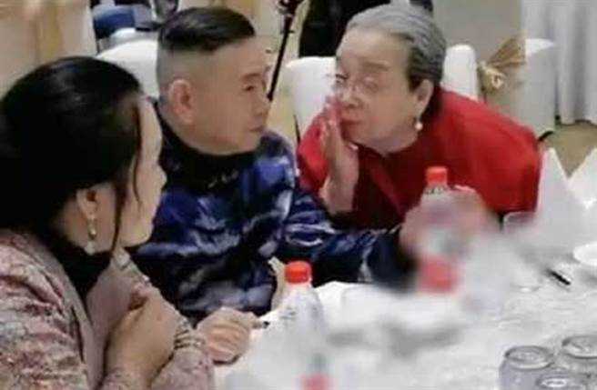 李明啟雖高齡85歲，身體看起來依舊相當硬朗。（圖／微博）