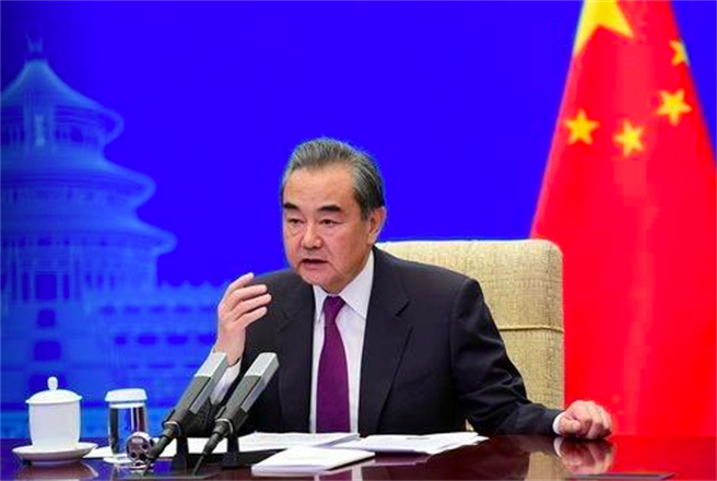 中国大陆外交部长王毅23日晚间在北京与美国对外关系委员会举行视讯交流。（央视网）