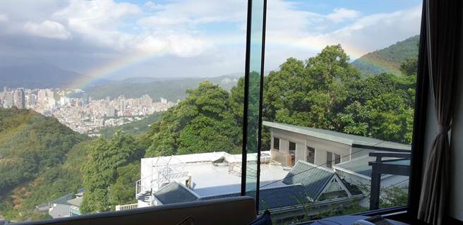 一名网友于脸书公开徵私宅管家，保证月薪5万以上，更提供良好的工作福利，令不少网友跃跃欲试。（图／翻摄自台北求职站脸书社团）