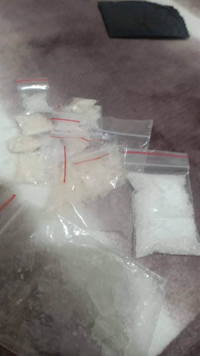 警方查扣安非他命、海洛英等证物。（警方提供）