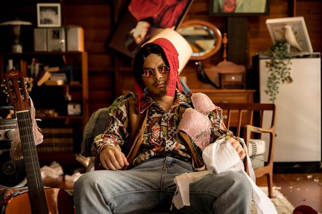 黄明志日前拍摄新歌〈对妳爱完了〉MV。（亚洲通文创提供）