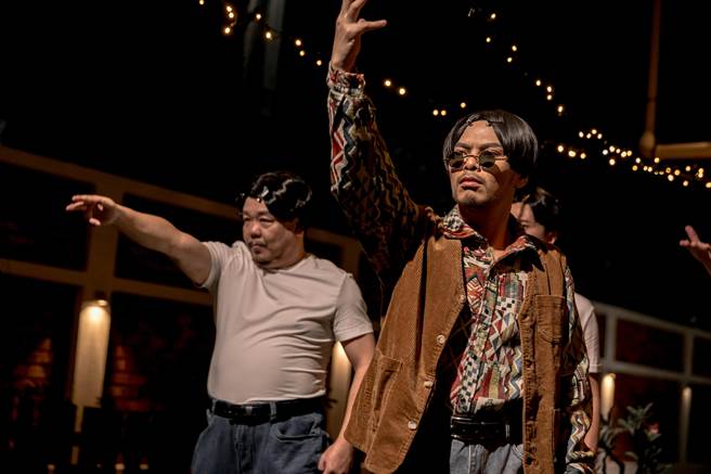 黄明志日前拍摄新歌〈对妳爱完了〉MV。（亚洲通文创提供）