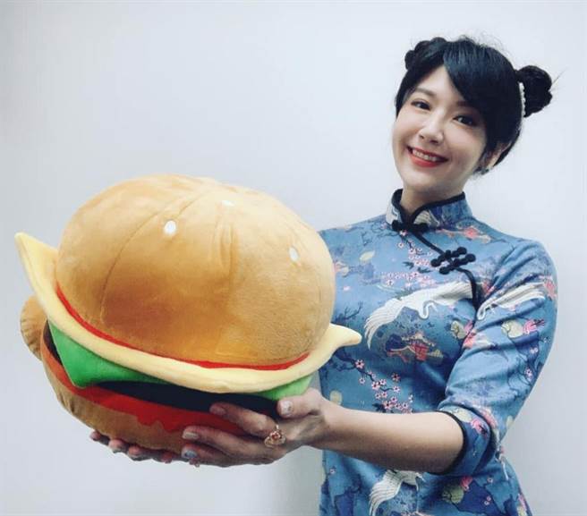 正妹主播鄭亦真。(圖/ 摘自鄭亦真臉書)