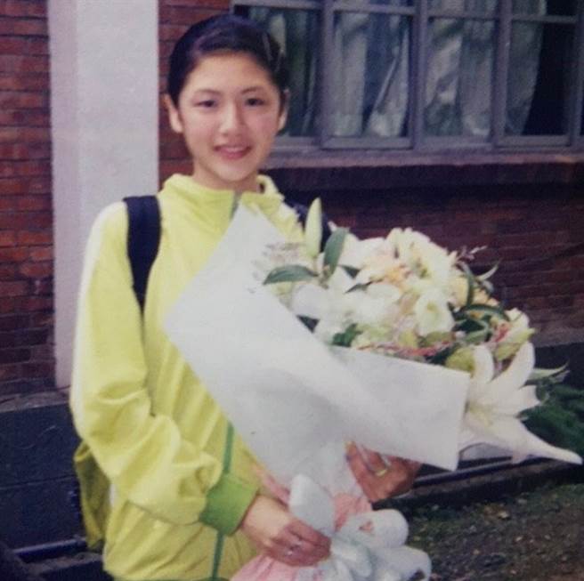 鄭亦真高中稚嫩模樣竟撞臉大S和張清芳。(圖/ 摘自鄭亦真臉書)