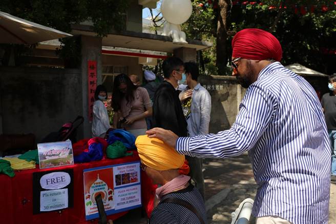 新北市政府和台北印度爱乐中心合办的「2021年印度文化节」，今（24日）于空军三重一村热闹展开。（文化局提供）