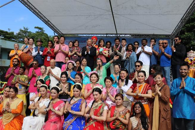 新北市政府和台北印度爱乐中心合办的「2021年印度文化节」，今（24日）于空军三重一村热闹展开。（文化局提供）