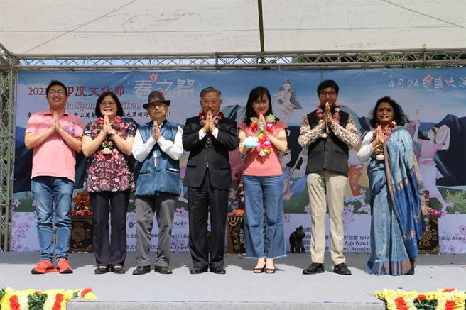 新北市政府和台北印度爱乐中心合办的「2021年印度文化节」，今（24日）于空军三重一村热闹展开。（文化局提供）