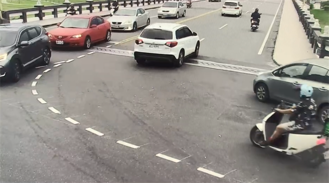 由于车祸当时正值下班车潮，造成沿线交通大阻塞。（民眾提供／罗亦晽花莲传真）