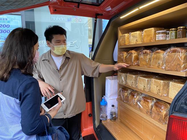 日香美肌生吐司连续3周的周五、周六、周日共9天独家贩售。(蔡依珍摄)