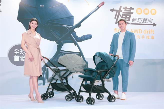 许孟哲（右）和赵孟姿出席婴儿手推车活动。（罗永铭摄）