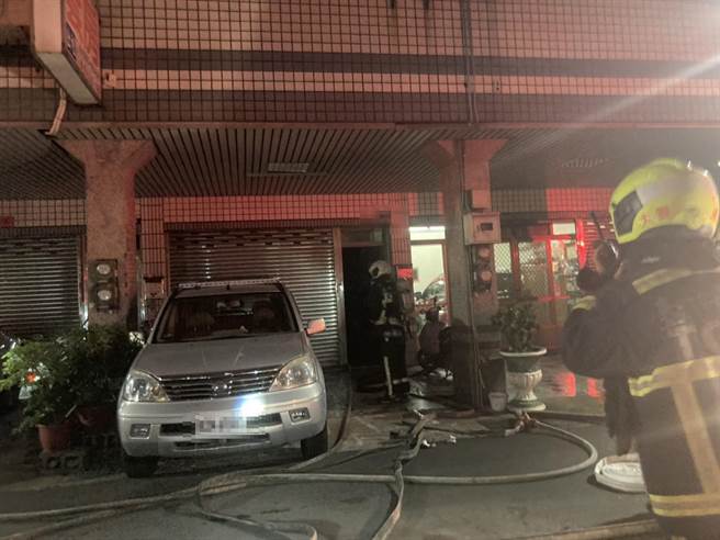 大雅區神林南路建物發生火警，造成2人受傷。（台中市消防局提供／陳淑娥台中傳真）