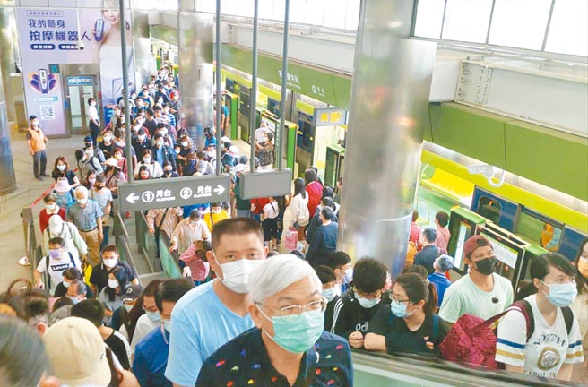 台中捷运绿线上月25日展开试营运，截至22日收班，累计运量已达204万人次。（中捷公司提供／林欣仪台中传真）