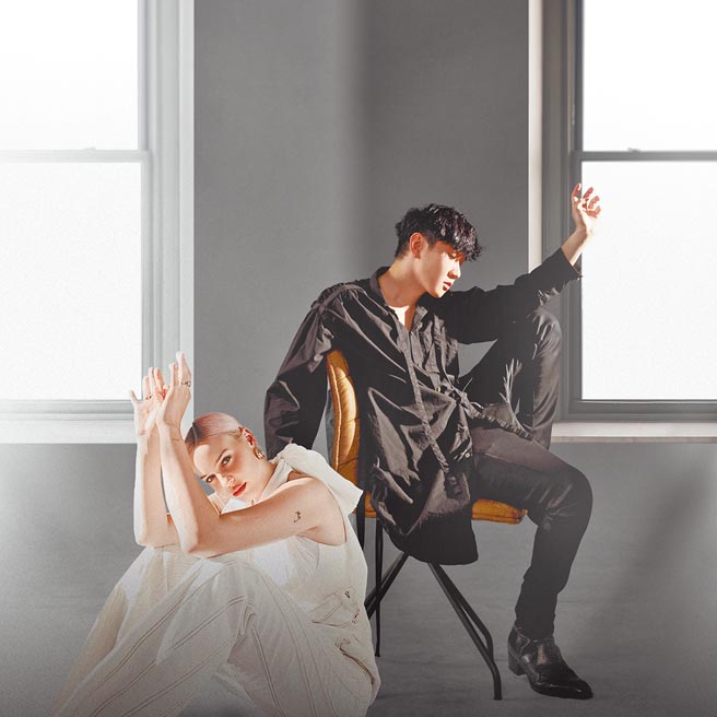 林俊杰（右）与安-玛莉深情合唱〈Bedroom〉。（华纳音乐提供）